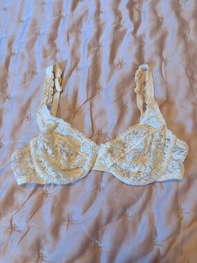 Vtg Y2K Victoria’s Secret Lace Bra 32B Sheer Ruffle Ivory Underwire Coquette